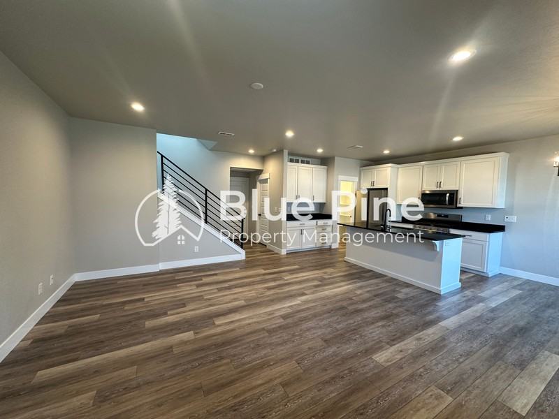 2886 Sunburst Dr - Photo 3 of 17