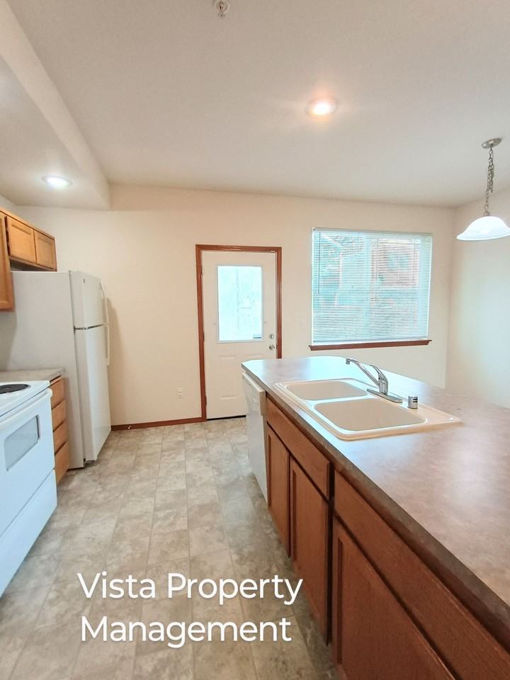 2315 180th St E - Photo 7 of 34