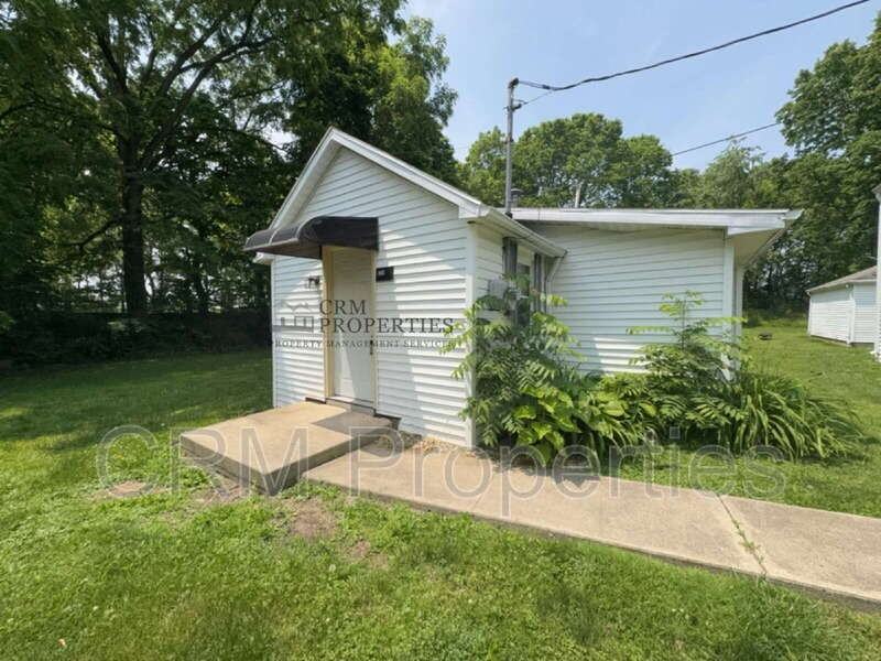 2209 E 9th St - Photo 2 of 10