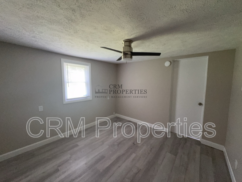 2209 E 9th St - Photo 3 of 10