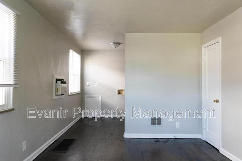 113 Niagara Ave #1 - Photo 4 of 15