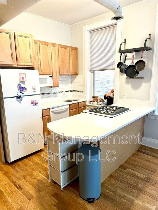 2337 N Janssen Ave #2F - Photo 2 of 13