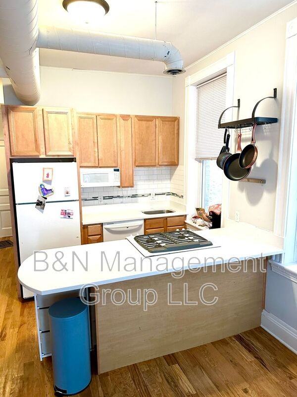 2337 N Janssen Ave #2F - Photo 3 of 13