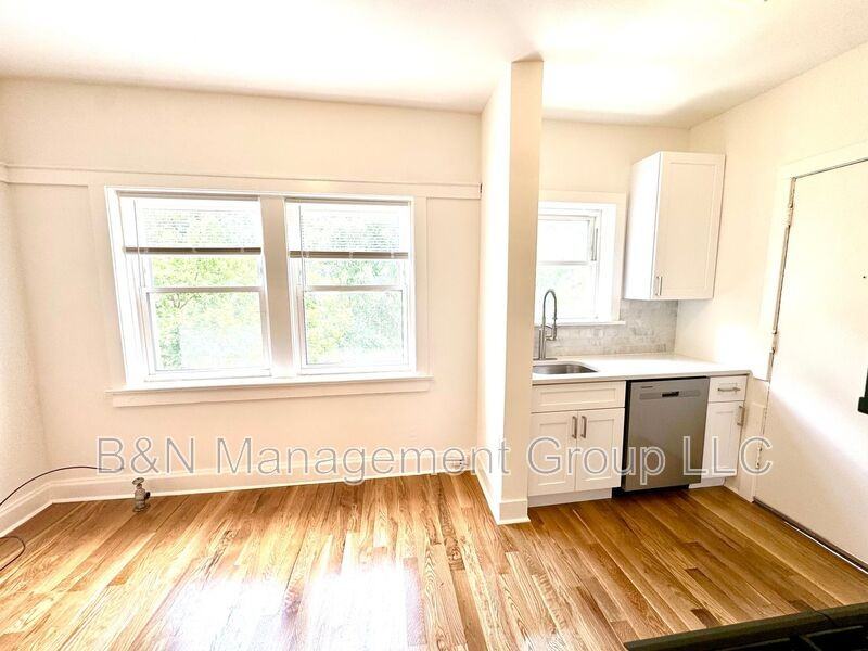 1065 W Dakin St #3 - Photo 4 of 16