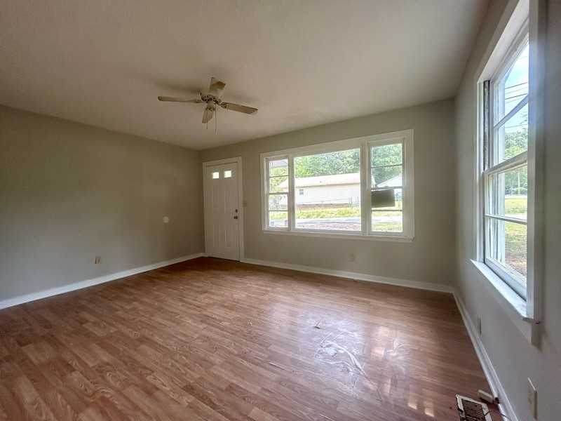 1648 Amhurst St - Photo 3 of 12