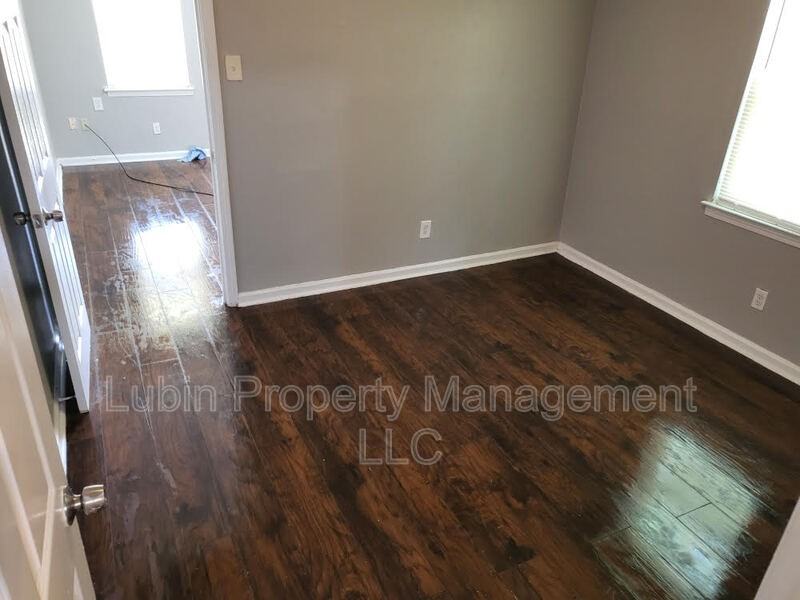 3040 Sinclair St - Photo 3 of 6