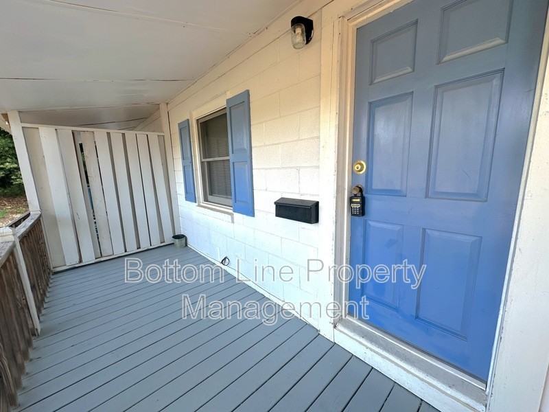 301 Vivian St #2 - Photo 4 of 16