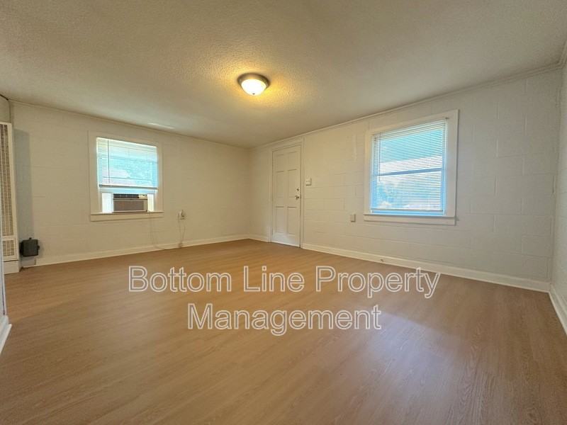 301 Vivian St #2 - Photo 6 of 16