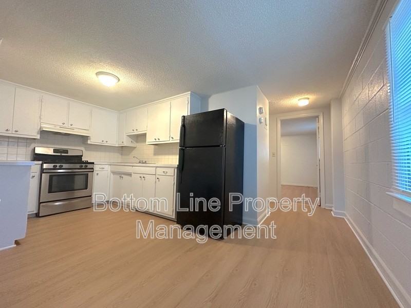 301 Vivian St #2 - Photo 7 of 16