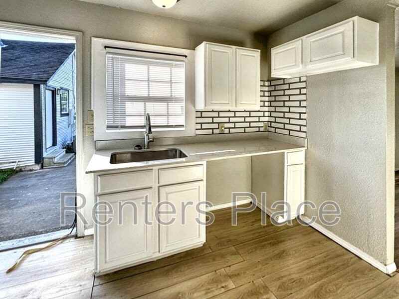 513 E 8th St - Photo 2 of 8