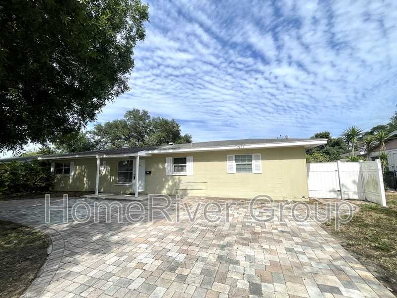 7265 17th St N - Photo 3 of 27