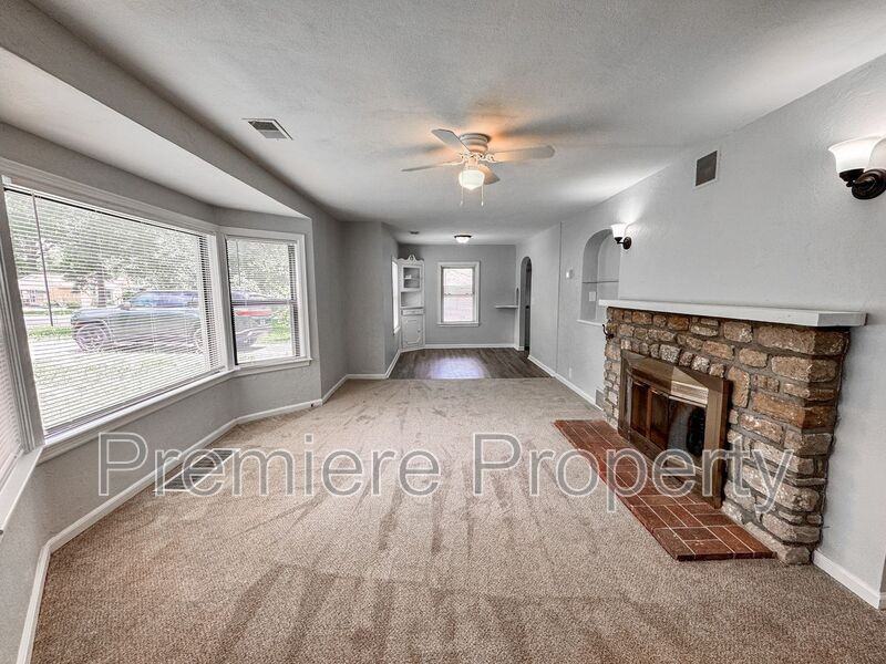 1107 W 27th St S - Photo 2 of 16