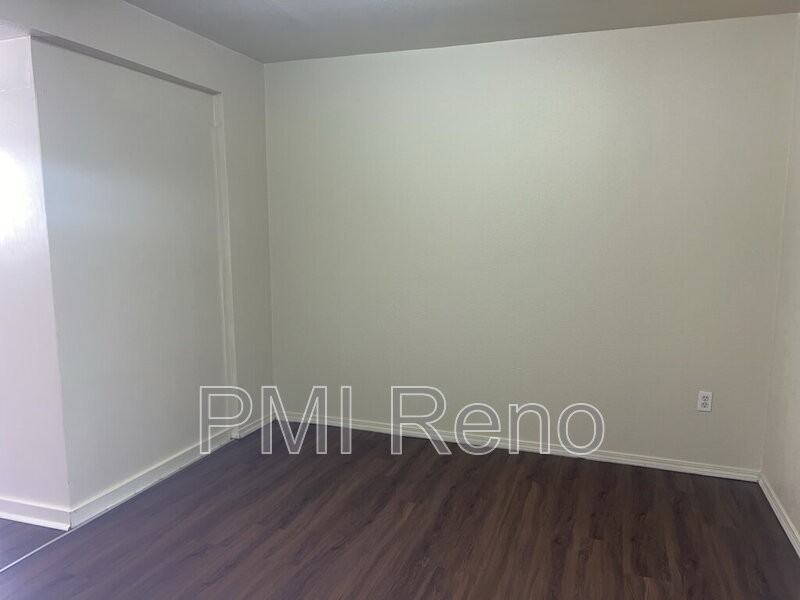 923 W 2nd St #1B - Photo 6 of 8