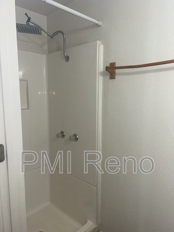 923 W 2nd St #1B - Photo 7 of 8