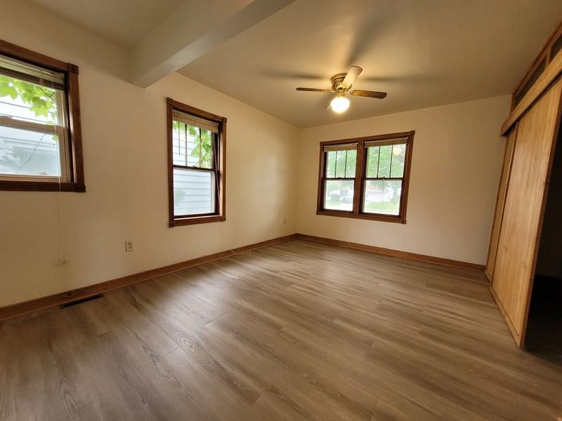 1858 Deckner Ave - Photo 4 of 8