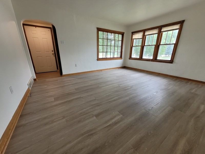 1858 Deckner Ave - Photo 5 of 8