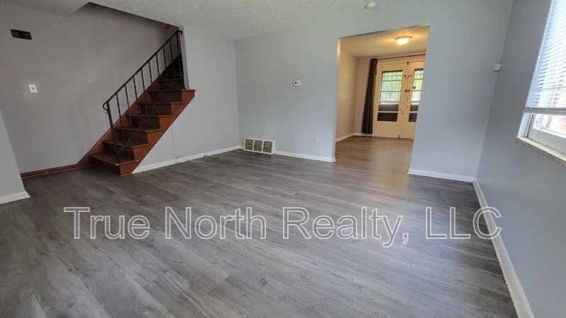 1608 Smith Rd - Photo 4 of 38