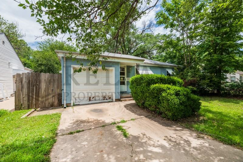 636 S Clifton Ave - Photo 2 of 22
