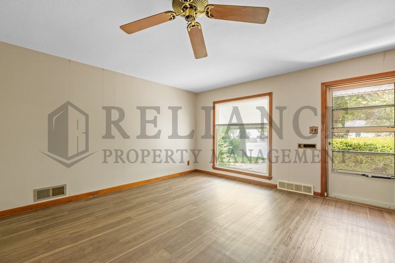 636 S Clifton Ave - Photo 6 of 22