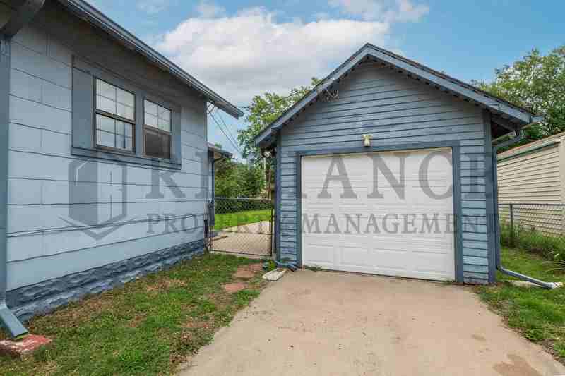 1950 N Payne Ave - Photo 3 of 23