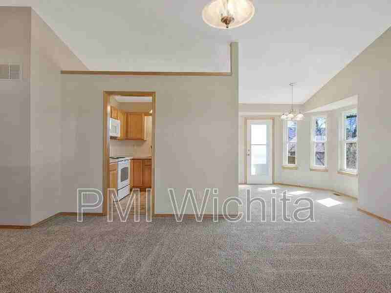 812 S Red Oaks Cir - Photo 3 of 10