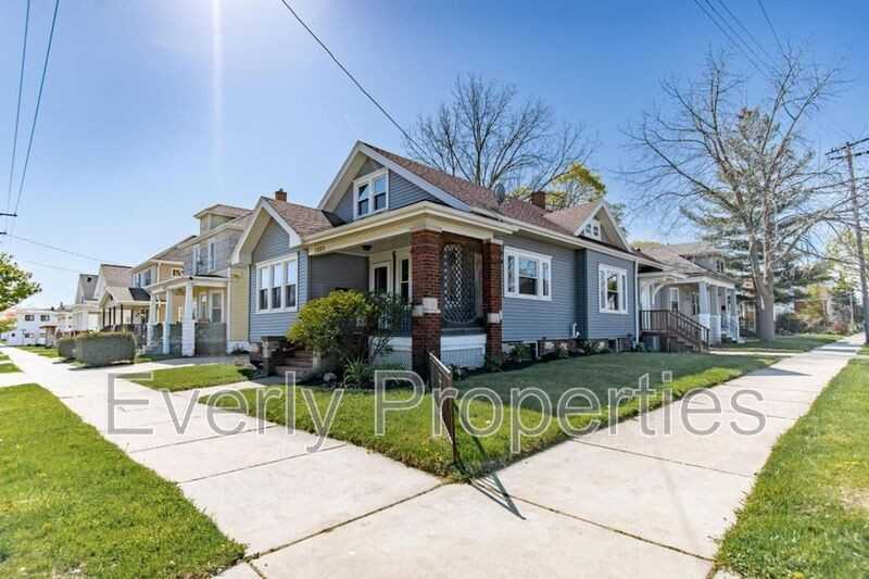 1025 Yout St - Photo 3 of 29