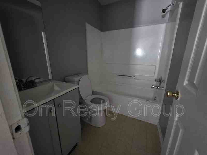 10242 Revelstoke Dr - Photo 3 of 15