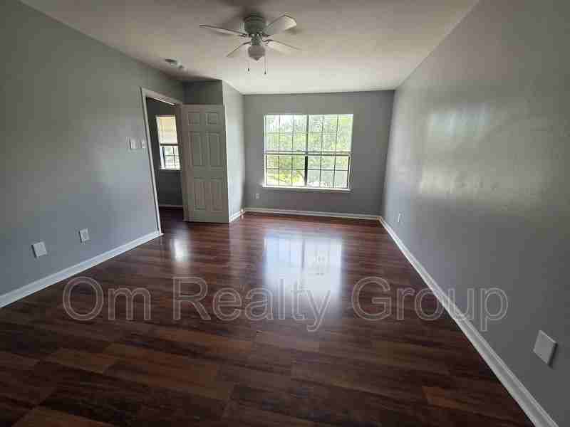 10242 Revelstoke Dr - Photo 5 of 15