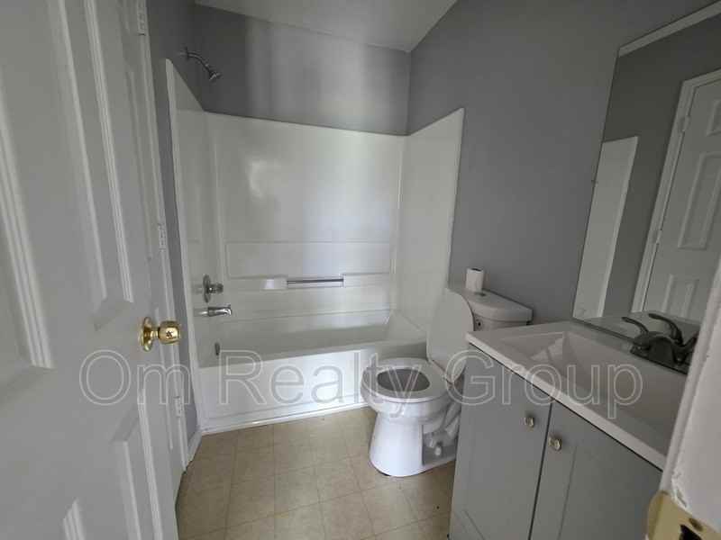 10242 Revelstoke Dr - Photo 6 of 15