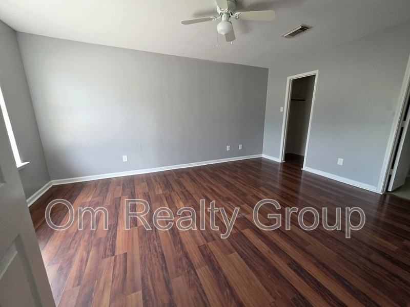 10242 Revelstoke Dr - Photo 7 of 15