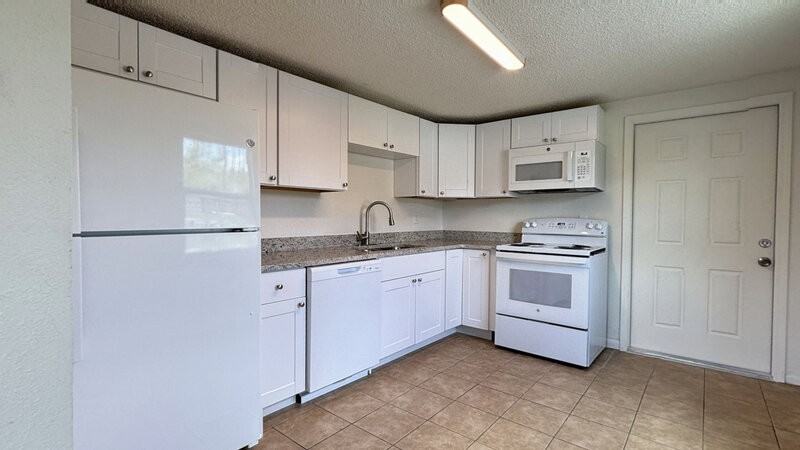 7059 Brentford Rd - Photo 4 of 22