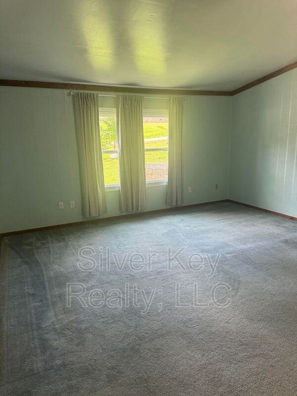 235 Rose Dr - Photo 5 of 18