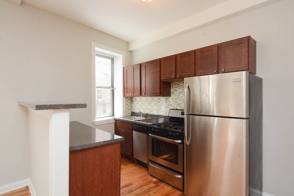432 W Belden Ave #02 - Photo 2 of 21