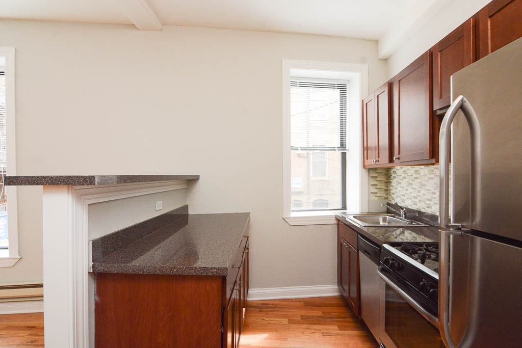432 W Belden Ave #02 - Photo 3 of 21