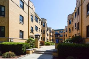 2319 N Rockwell St #2B - Photo 1 of 1