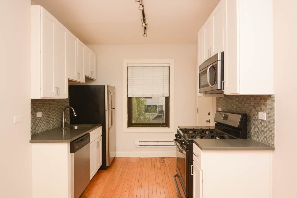 2319 N Rockwell St #2B - Photo 2 of 19