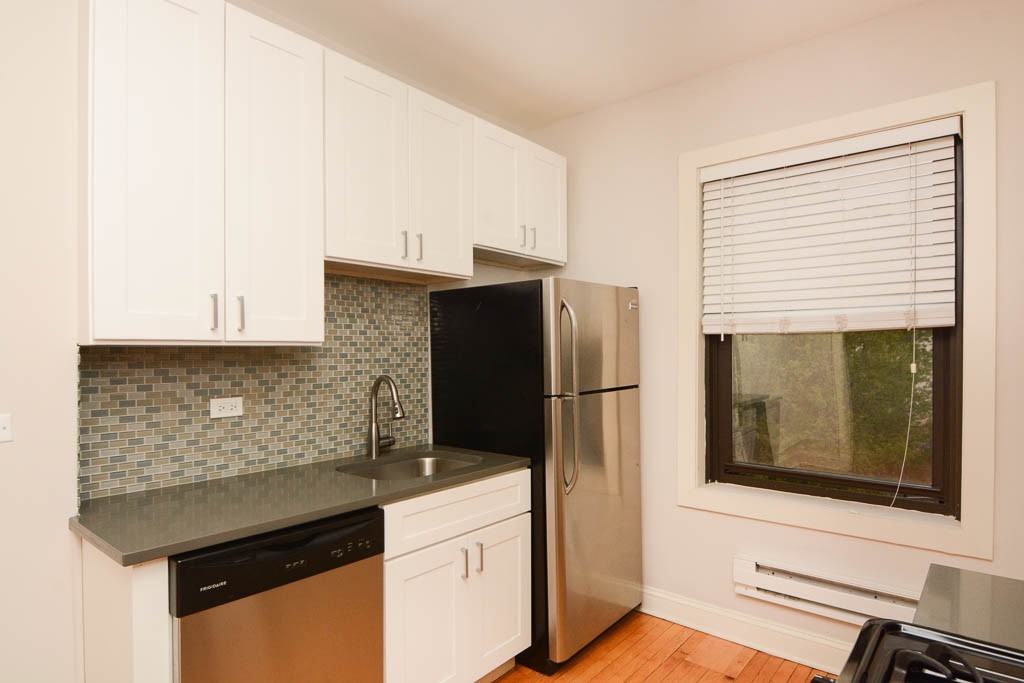 2319 N Rockwell St #2B - Photo 3 of 19
