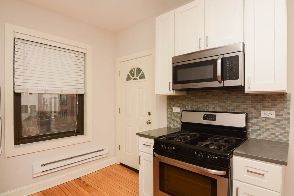 2319 N Rockwell St #2B - Photo 4 of 19