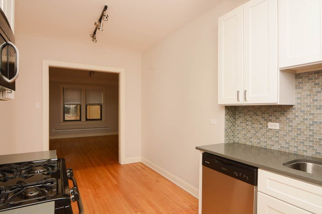 2319 N Rockwell St #2B - Photo 6 of 19
