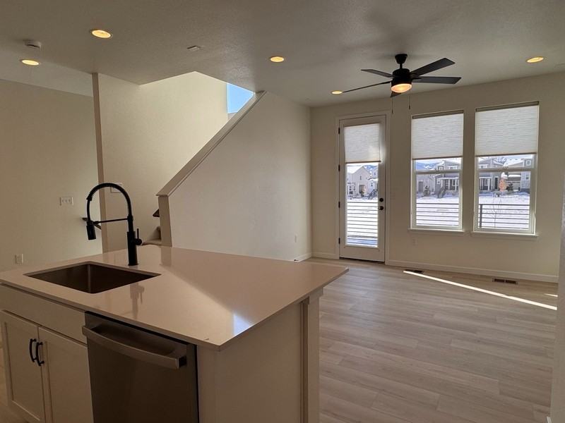 5246 Robb St - Photo 3 of 37
