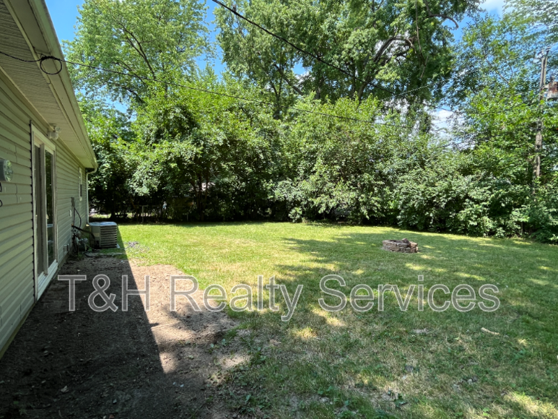 3831 Bennett Dr - Photo 5 of 18
