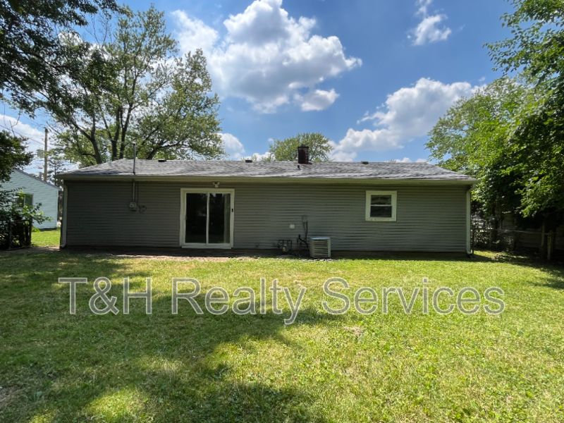 3831 Bennett Dr - Photo 6 of 18