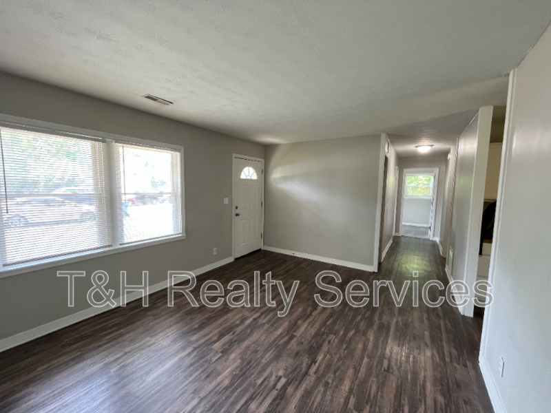 3831 Bennett Dr - Photo 7 of 18