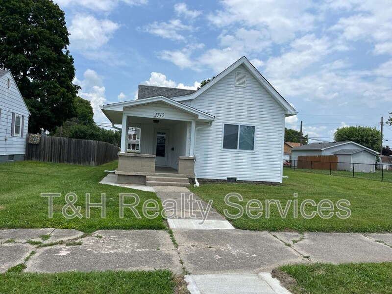 2712 S A St - Photo 3 of 27