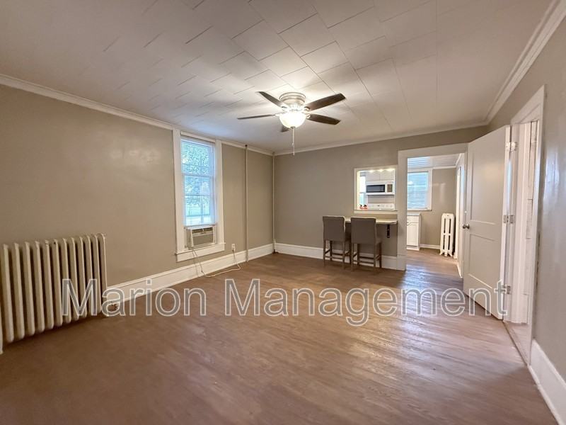 512 S Pearl St #C - Photo 3 of 10