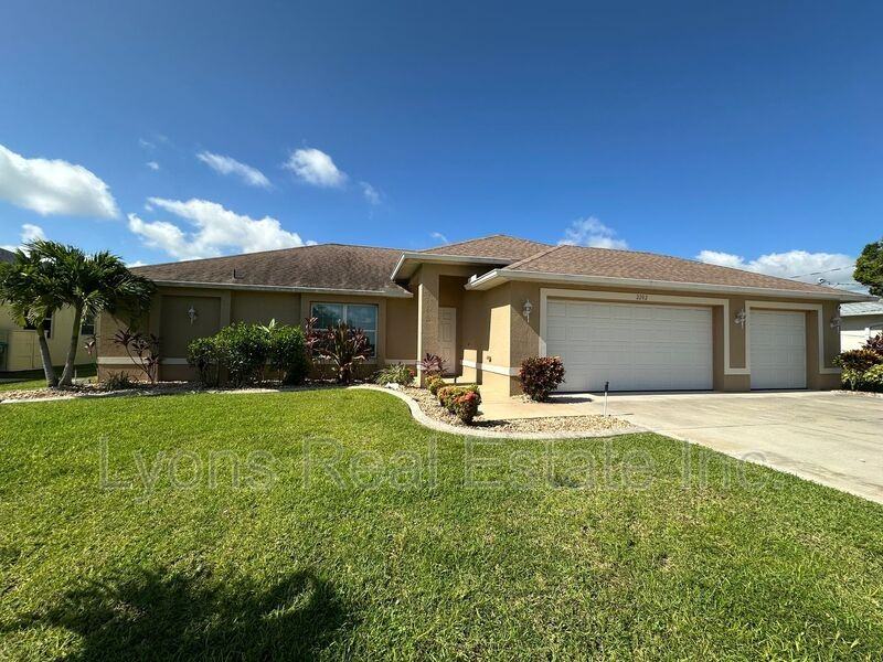 2202 Se 8th St - Photo 2 of 33