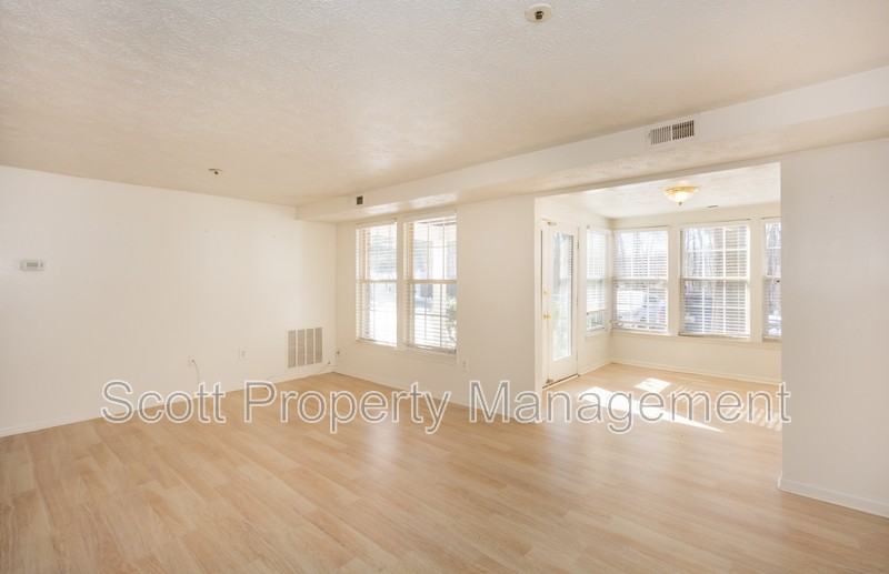 903 Woodbridge Court #D - Photo 2 of 7