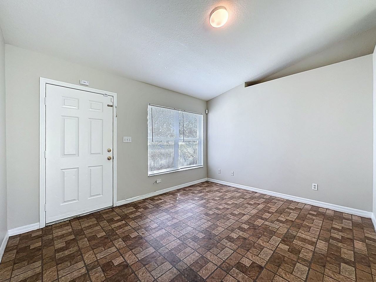 162 Guadalajara Dr - Photo 5 of 25