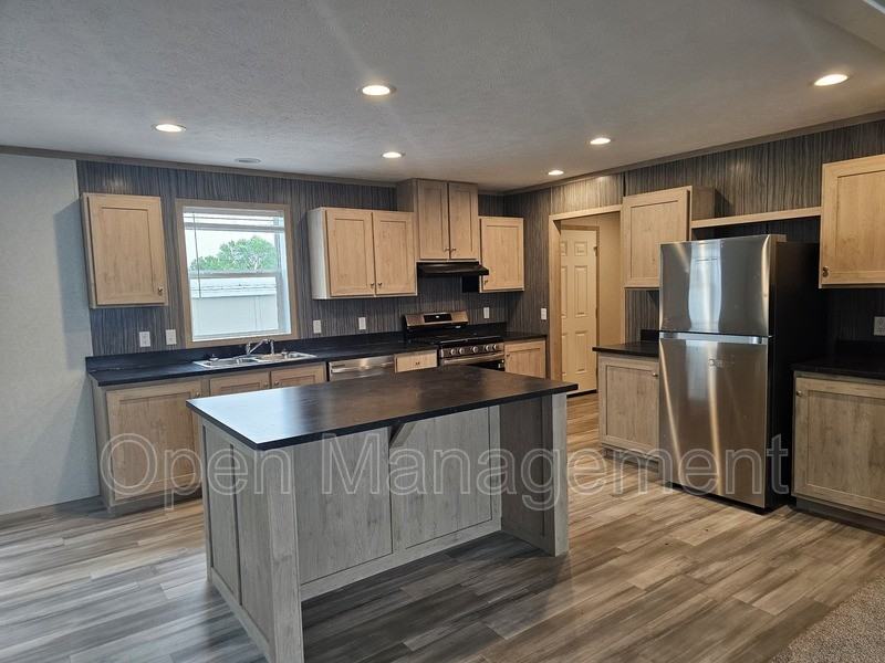 4005 19th St Ne - Photo 3 of 14