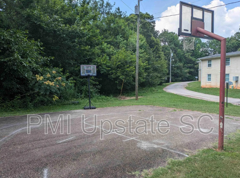 201 Chandler Dr #15A - Photo 3 of 7